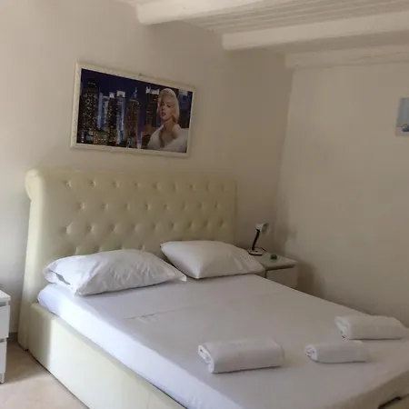 Rosa Blu * Castellabate